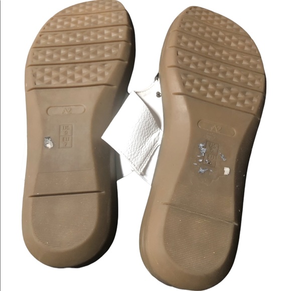 Aerosoles A2 Size 9 Medium White Faux Leather T Strap Sandals - Picture 4 of 4